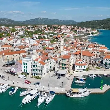 Apartamento Ena Terasa&parking Pirovac