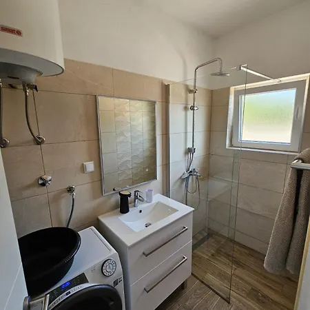 Apartamento Ena Terasa&parking Pirovac