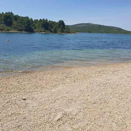 Apartamento Ena Terasa&parking Pirovac