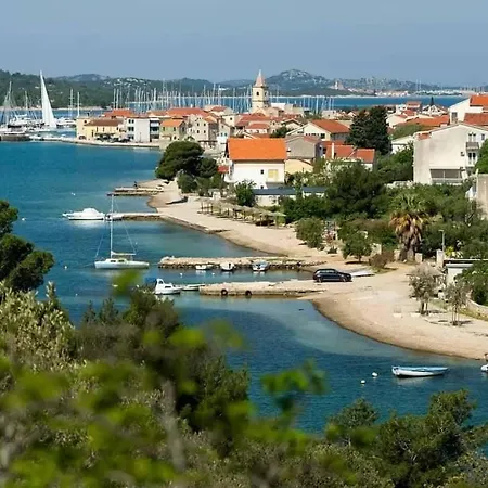 Ena Terasa&parking Pirovac