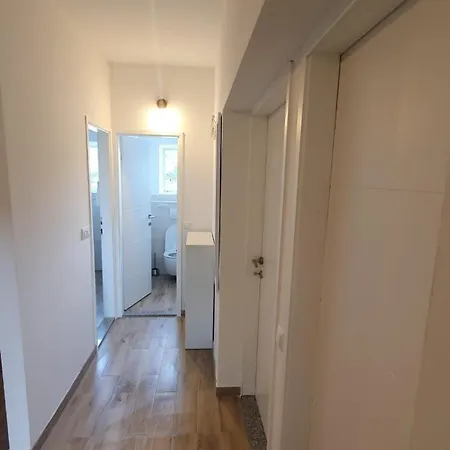 Ena Terasa&parking * Pirovac