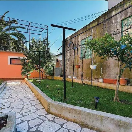 Ena Terasa&parking Apartment Pirovac