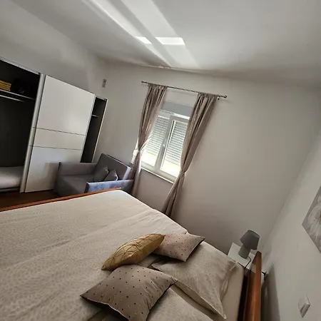 Ena Terasa&parking Apartment