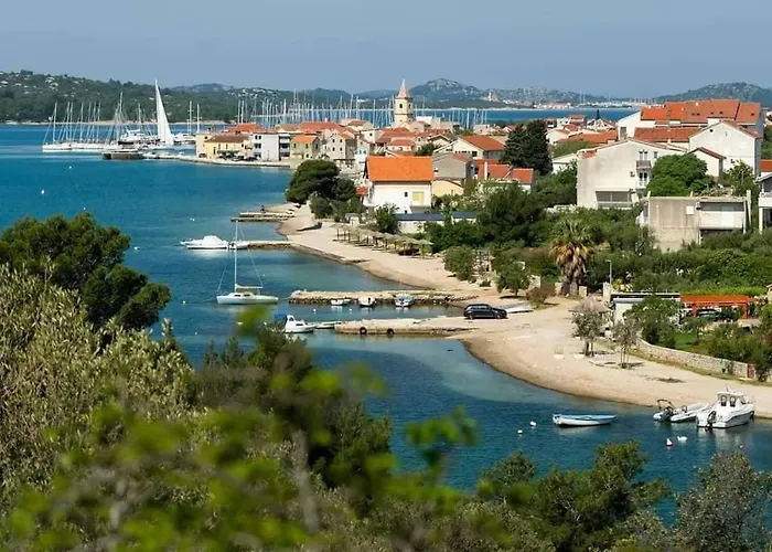 Ena Terasa&parking Pirovac