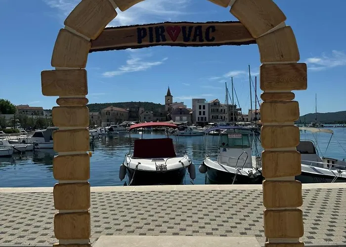 Ena Terasa&parking アパート *