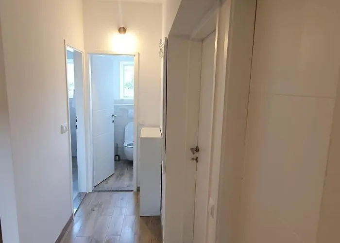 Ena Terasa&parking * Pirovac