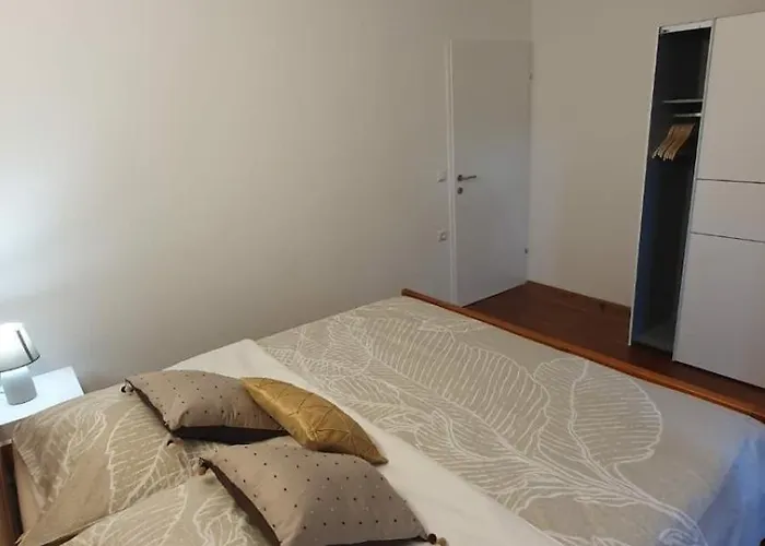 Ena Terasa&parking Διαμέρισμα Pirovac