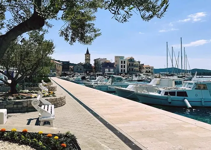 Ena Terasa&parking Διαμέρισμα Pirovac