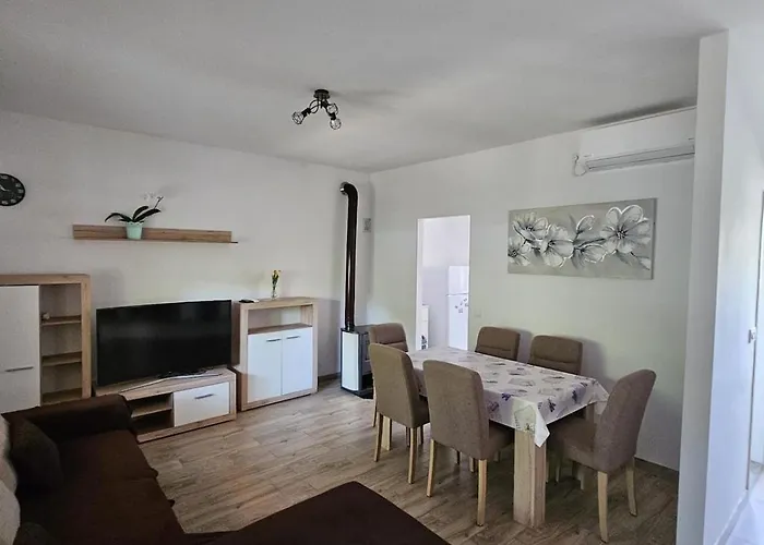 アパート Ena Terasa&parking