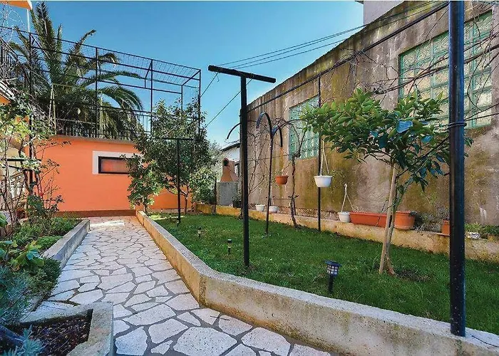 Ena Terasa&parking アパート ピロヴァッツ