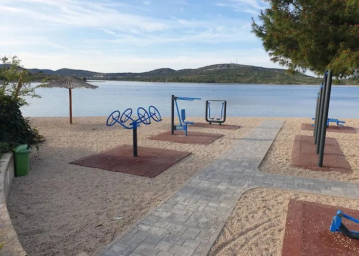 Ena Terasa&parking アパート *