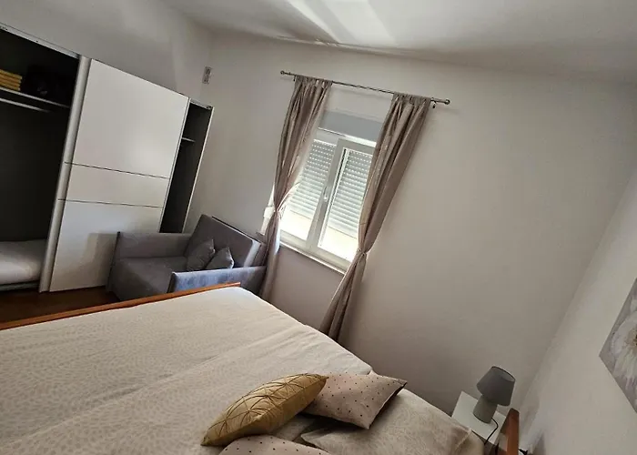 Ena Terasa&parking アパート